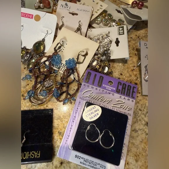 Variety of vintage costume jewelry - Earrings - Picture 9 of 16